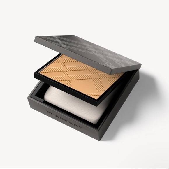 Burberry Other - Burberry Matte Glow Compact